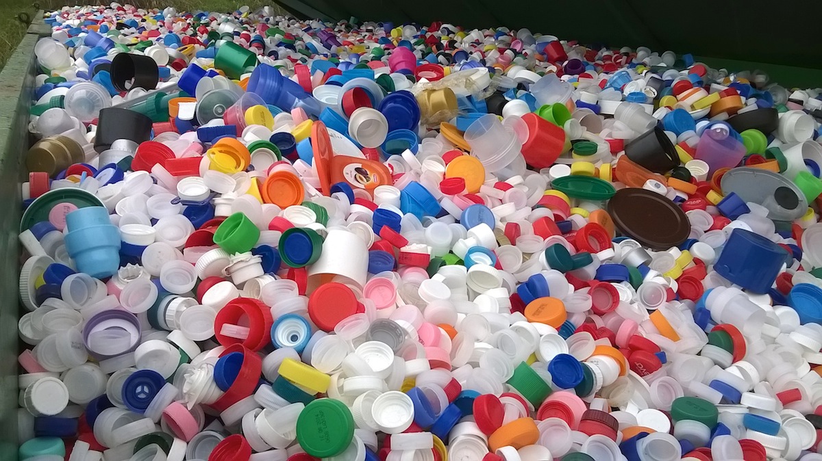 Raccolta Tappi Di Plastica In Cambio Di Soldi